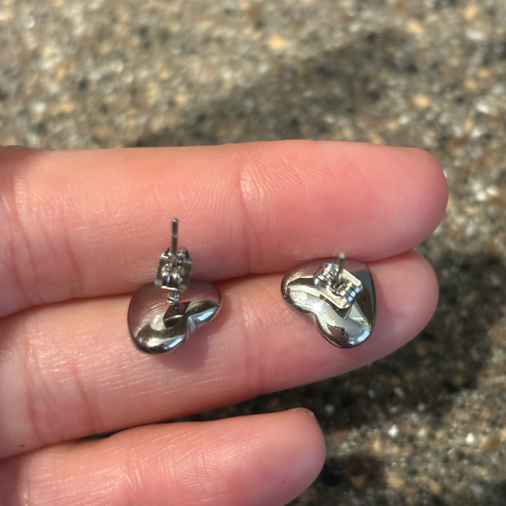 Tiffany & Co. Silver Heart Stud GWP Earrings - Picture 4 of 5